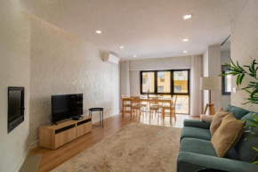 Modern 3 BDR Apartment by LovelyStay